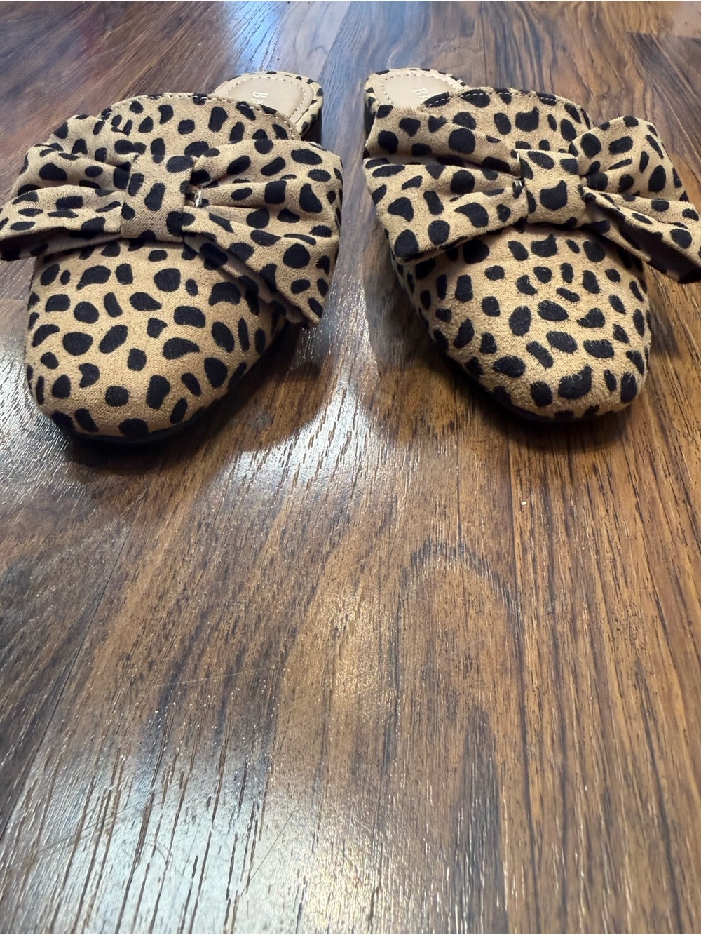 BAMBOO Leopard Print Bow Mule Flats in Tan and Black